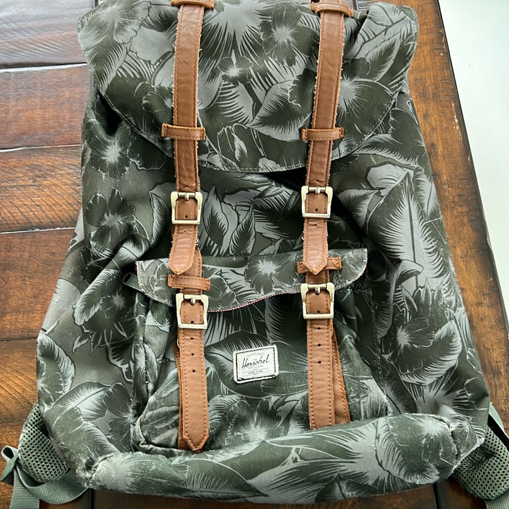 Herschel backpack. Leaf print.